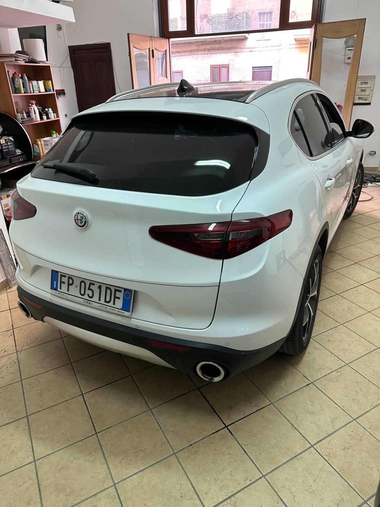 Alfa Romeo Stelvio 2.2 Turbodiesel 180 CV AT8 Q4 Business