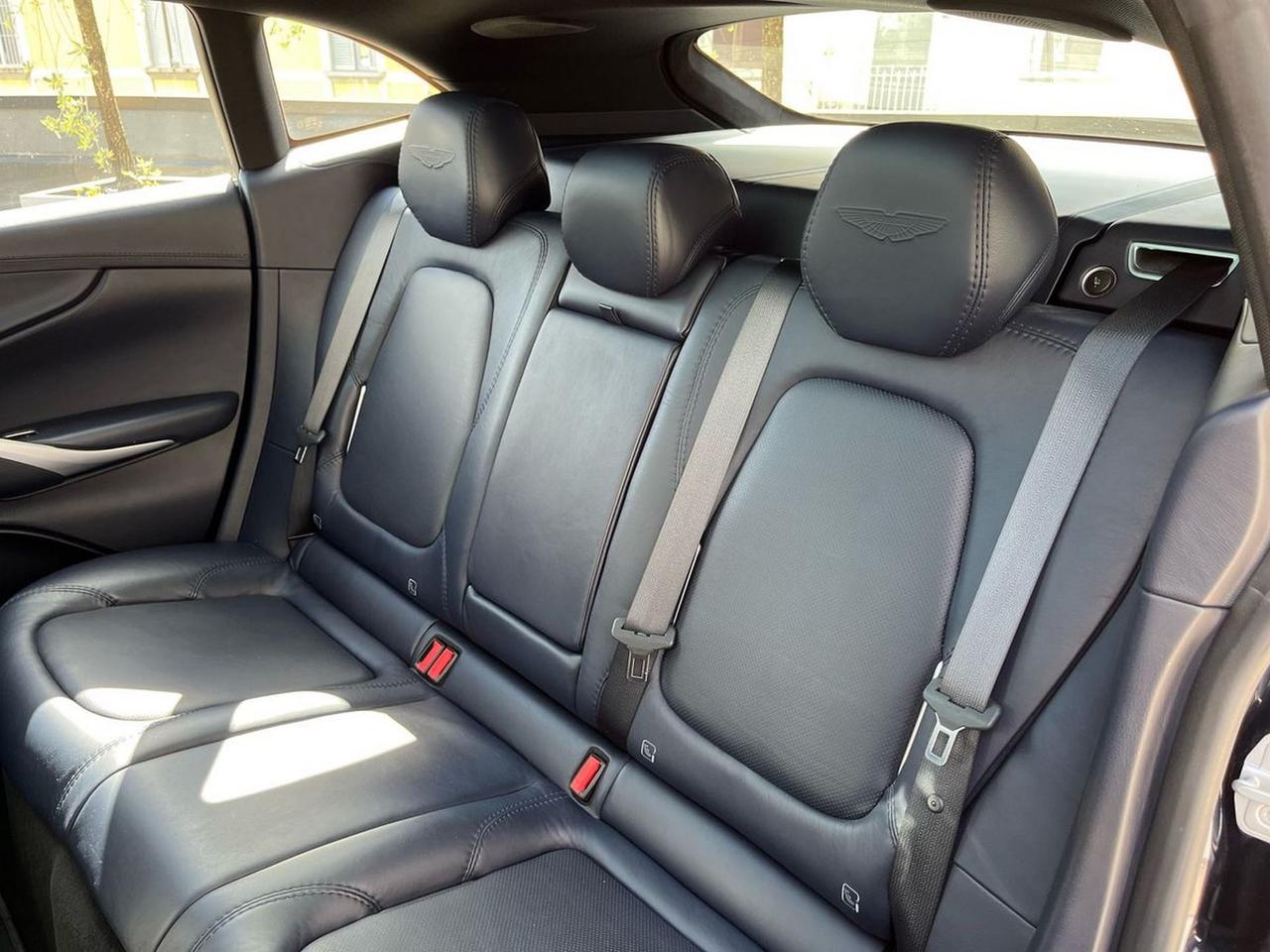 ASTON MARTIN DBX 4.0 auto