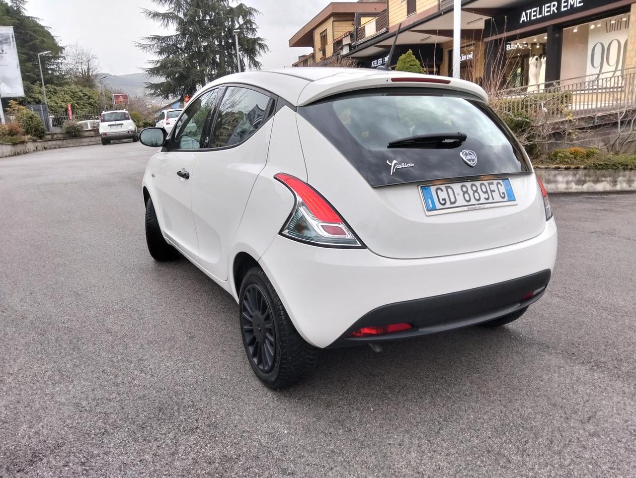Lancia Ypsilon 1.0 FireFly 5 porte S&S Hybrid Ecochic Silver