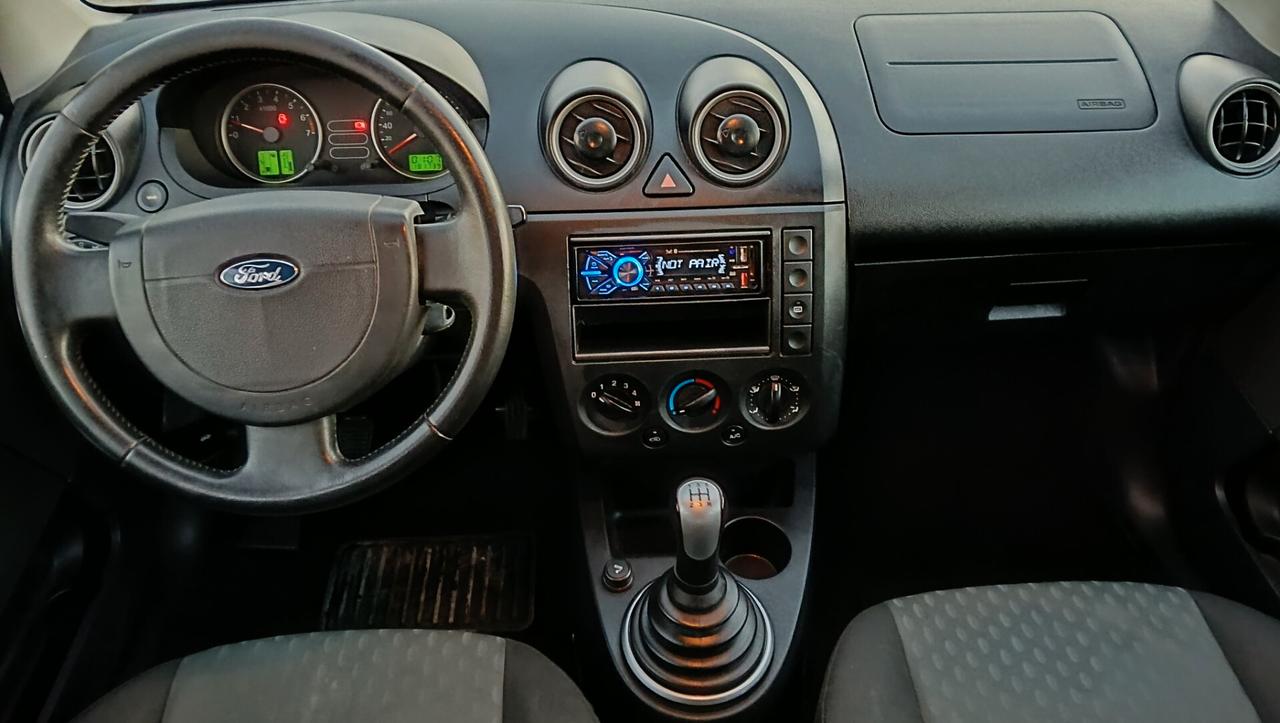 FORD FIESTA 1.2 BENZ -2005