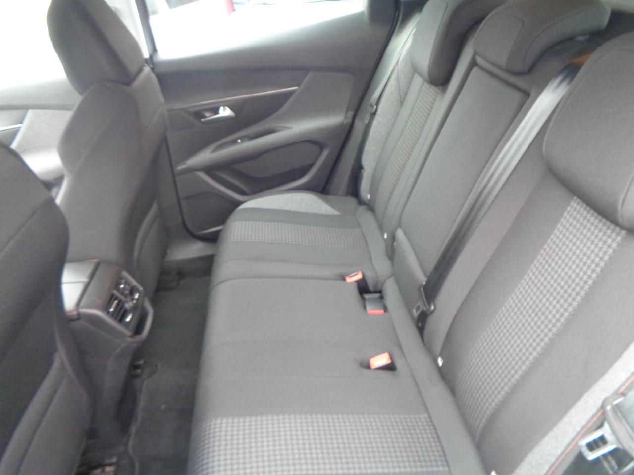 Peugeot 3008 BlueHDi 130 S&S EAT8 Business