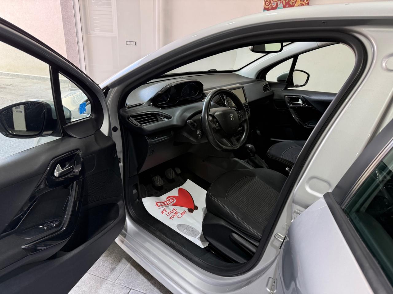 Peugeot 208 1.4 HDi 68 CV 5 porte Allure