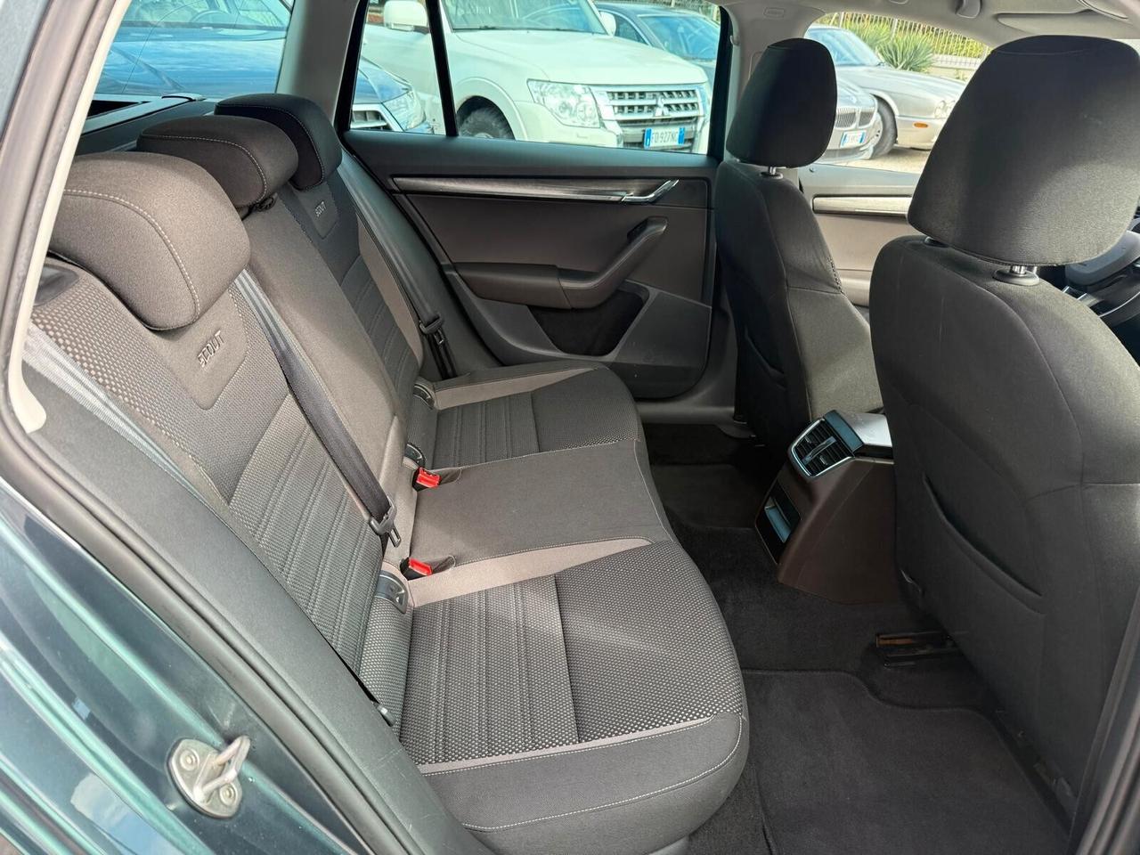 Skoda Octavia 2.0 TDI SCR 184 CV DSG Wagon 4x4 Scout