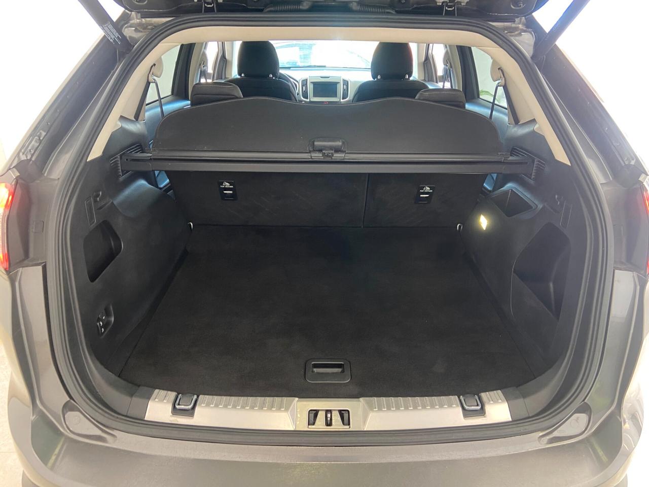 Ford Edge titanium 210 cv