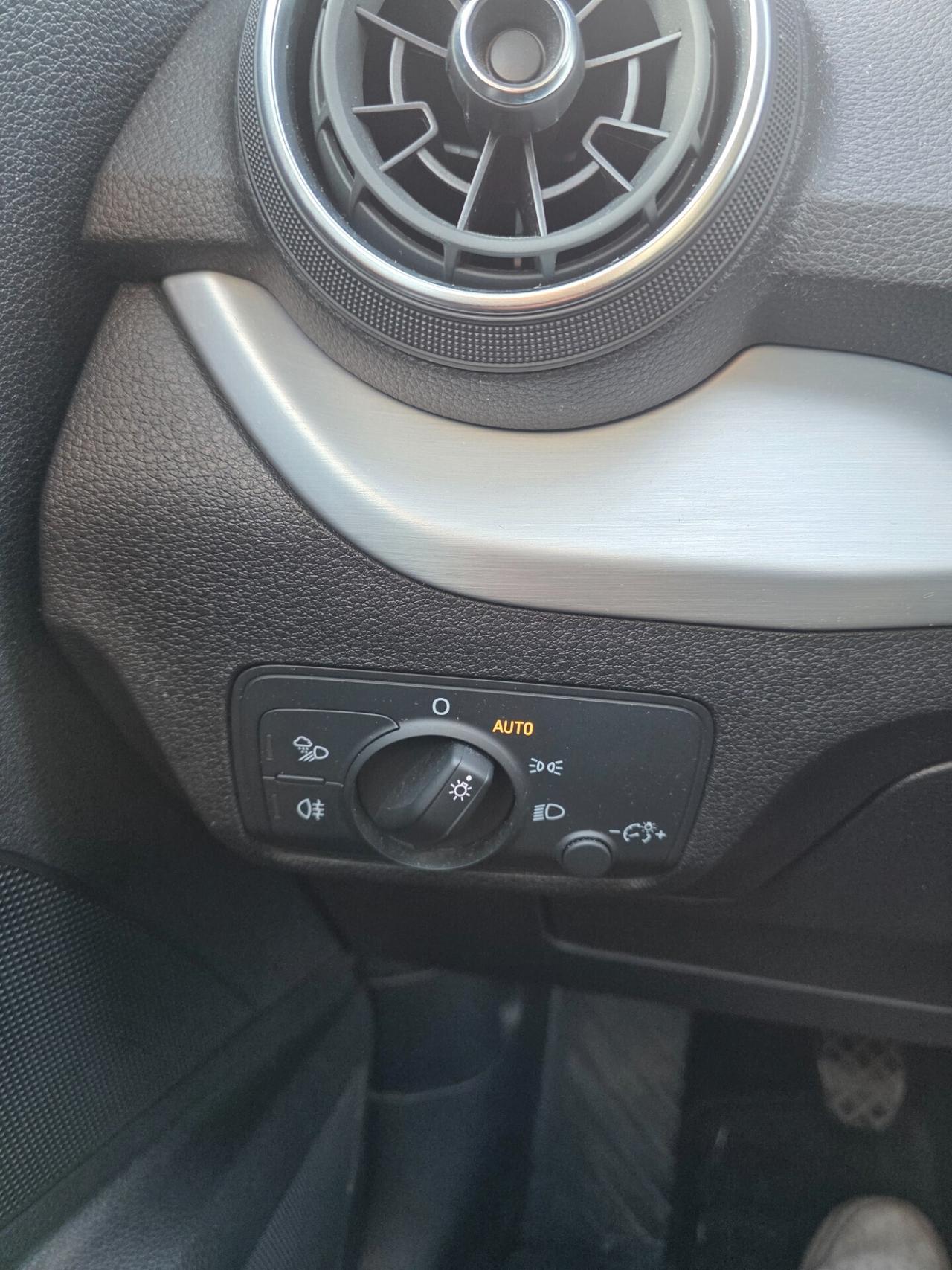 Audi Q2 30 TFSI Identity Black