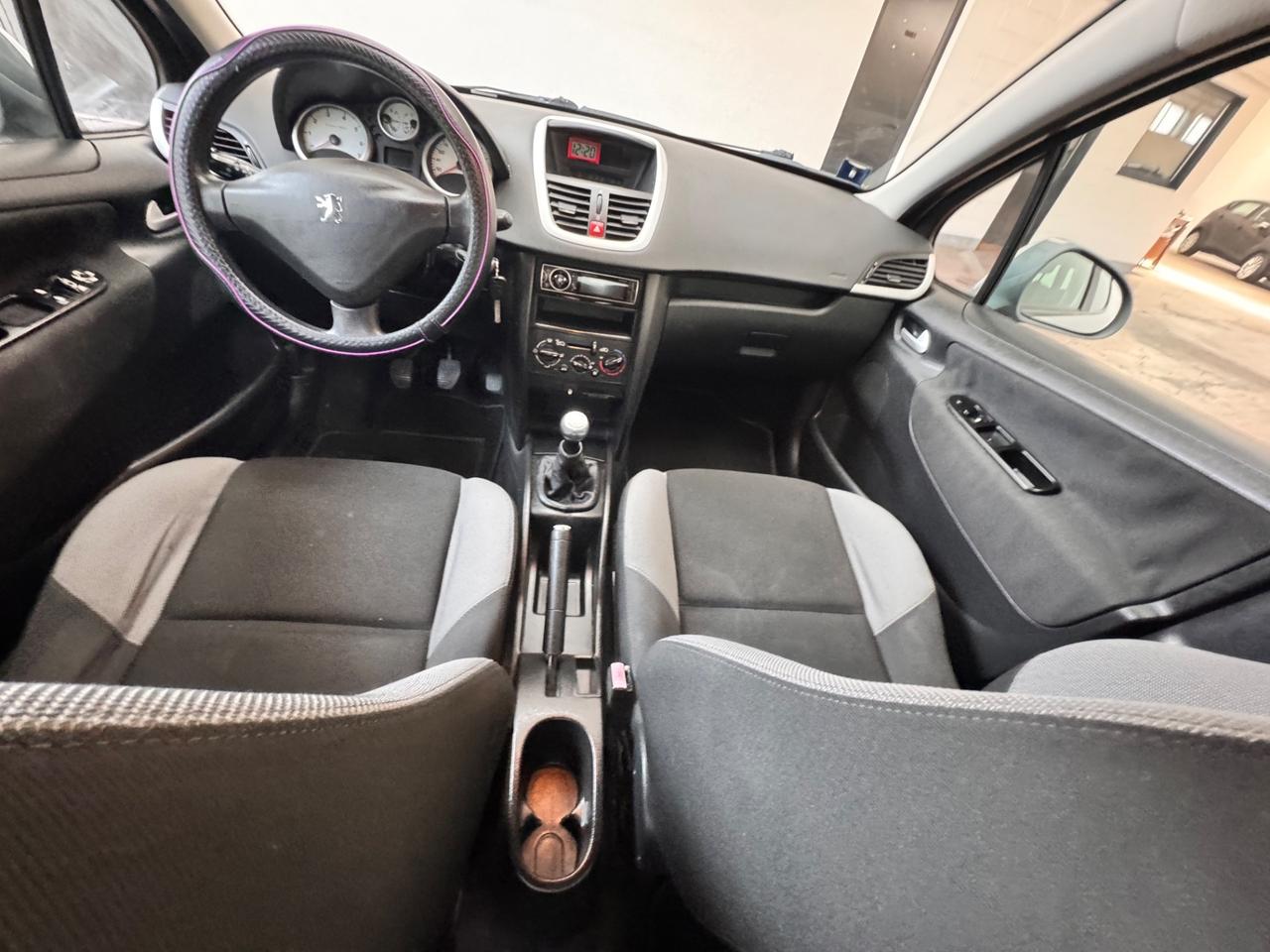 Peugeot 207 1.4 8V 75CV 5p. Neopatentati