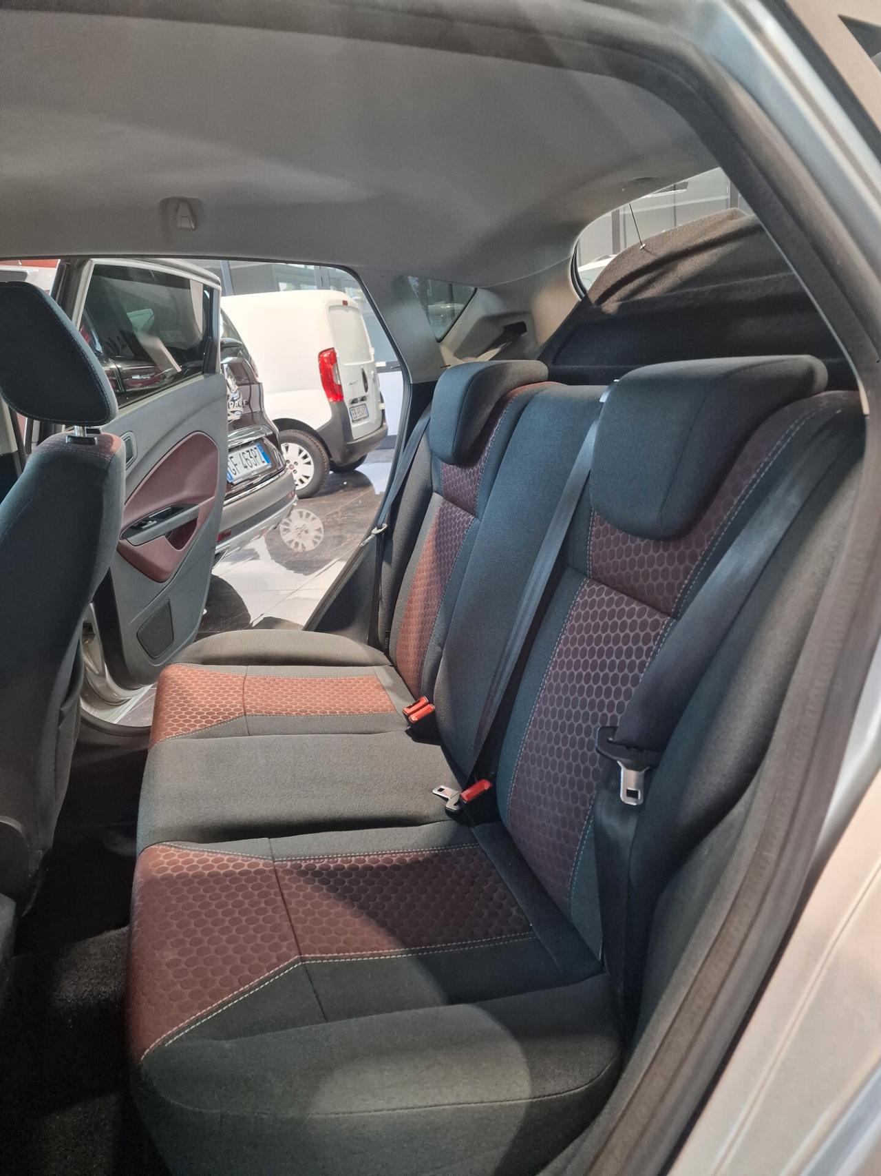 Ford Fiesta 1.4 b, AUTOMATICO GUIDABILE DA DISABILI.