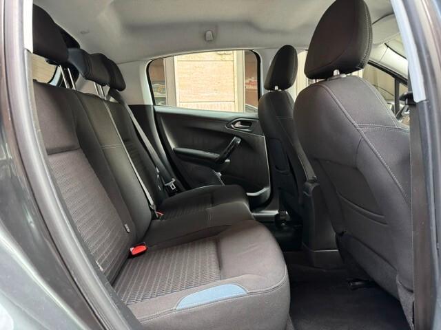 Peugeot 208 1.4 HDi 68 CV 5 porte Allure