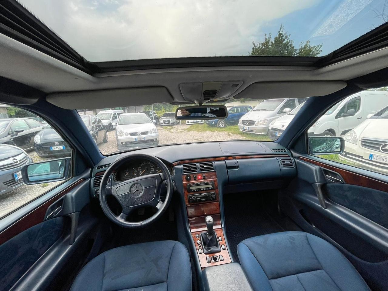 Mercedes classe E200 ASI testa rossa GPL