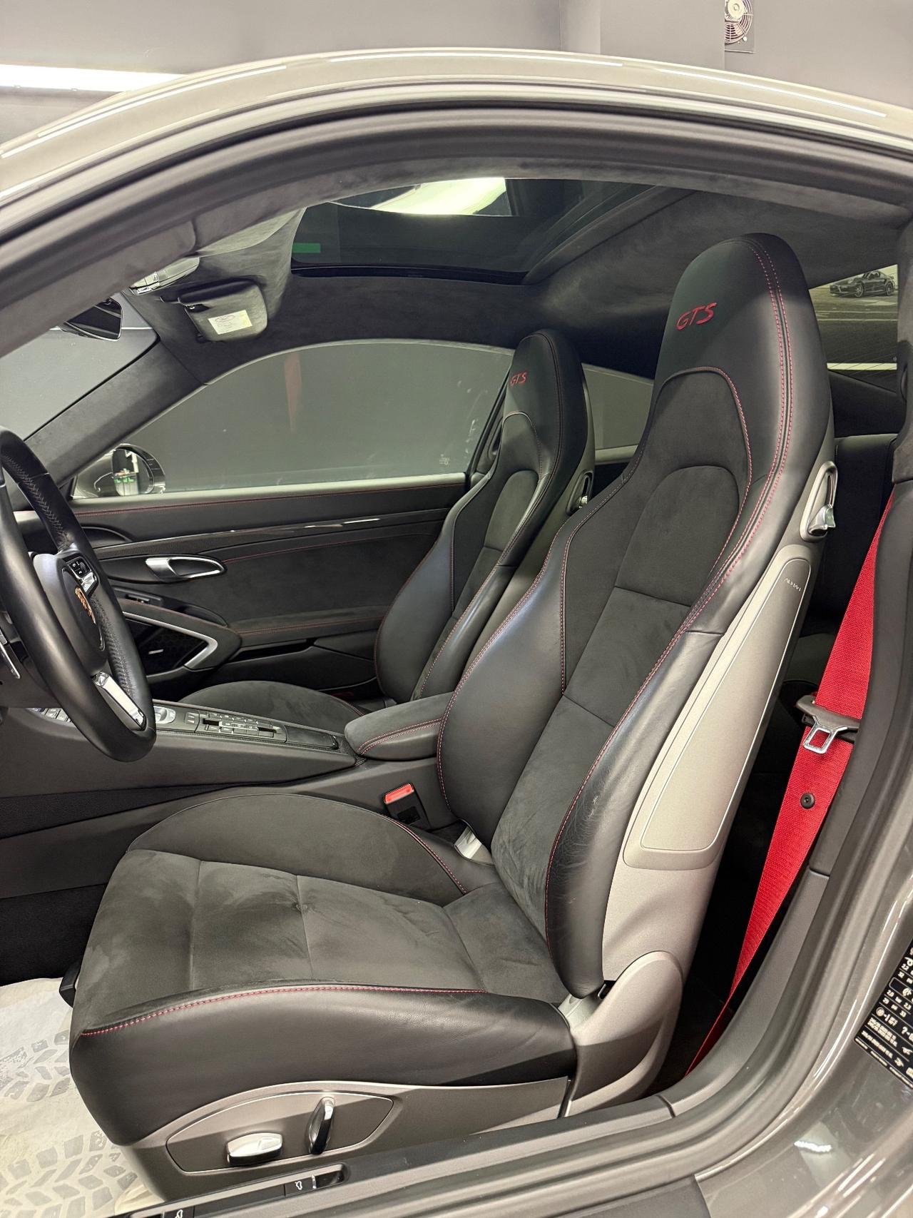 Porsche 991 911 Carrera 4 GTS