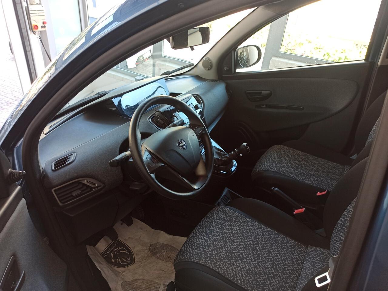 Lancia Ypsilon 1.0 FireFly 5 porte S&S Hybrid Ecochic Silver