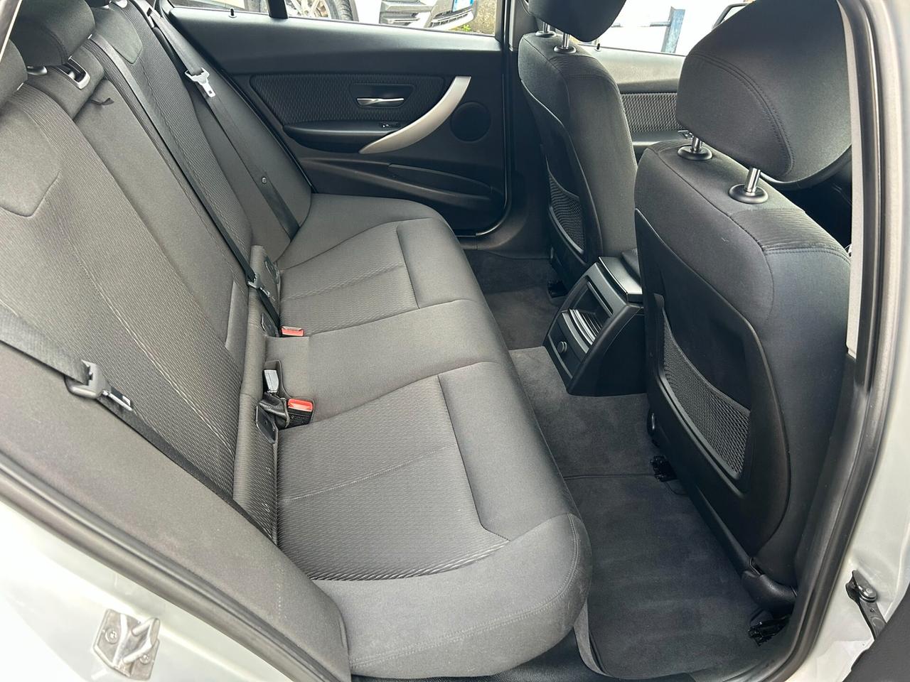 BMW 318d Touring 150CV Business Advantage auto