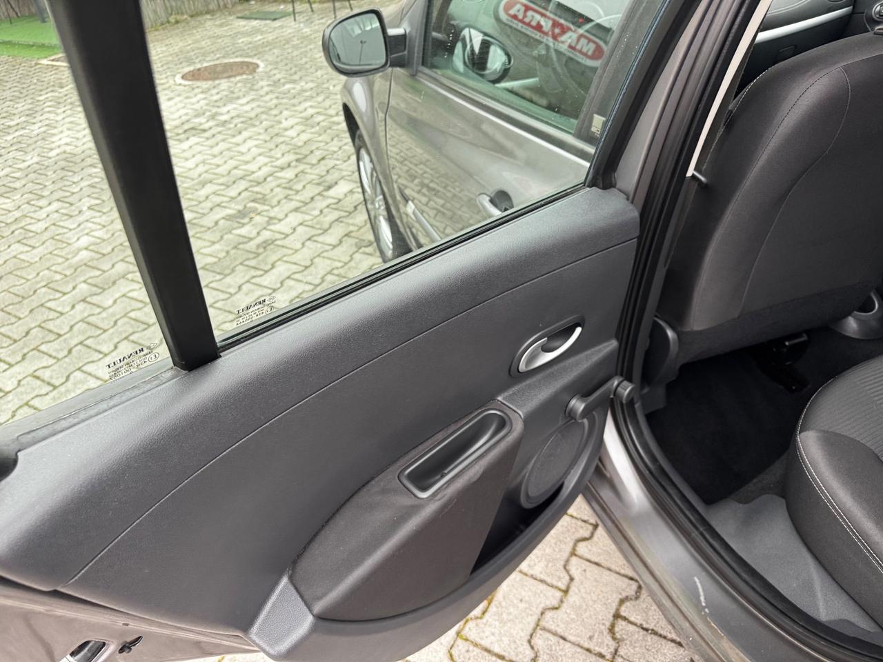 Renault Clio 1.5 dCi 85CV 5 porte con GANCIO TRAINO