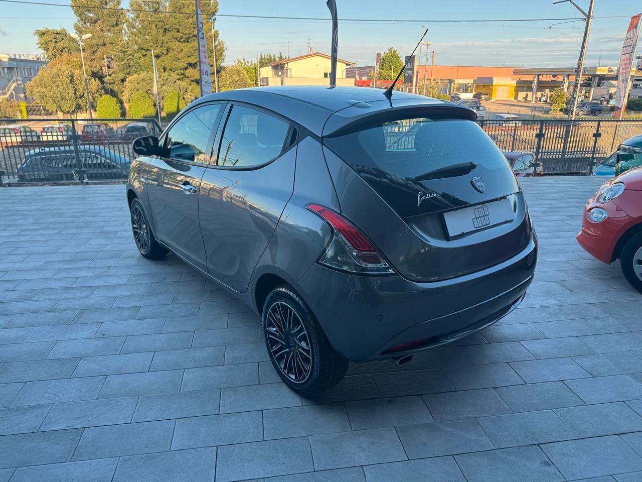 Lancia Ypsilon 1.2 69 CV 5 porte Gold