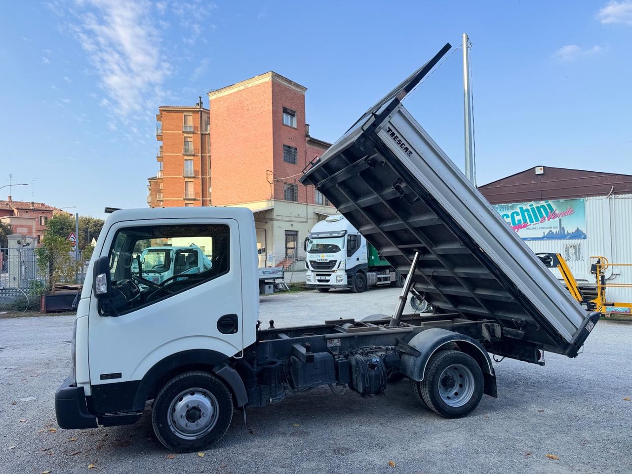 NISSAN NT400 RIBALTABILE TRILATERALE PREZZO + IVA