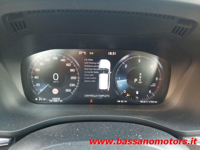 VOLVO XC60 B4 (d) AWD Geartronic Momentum Pro PROMO ESTATE