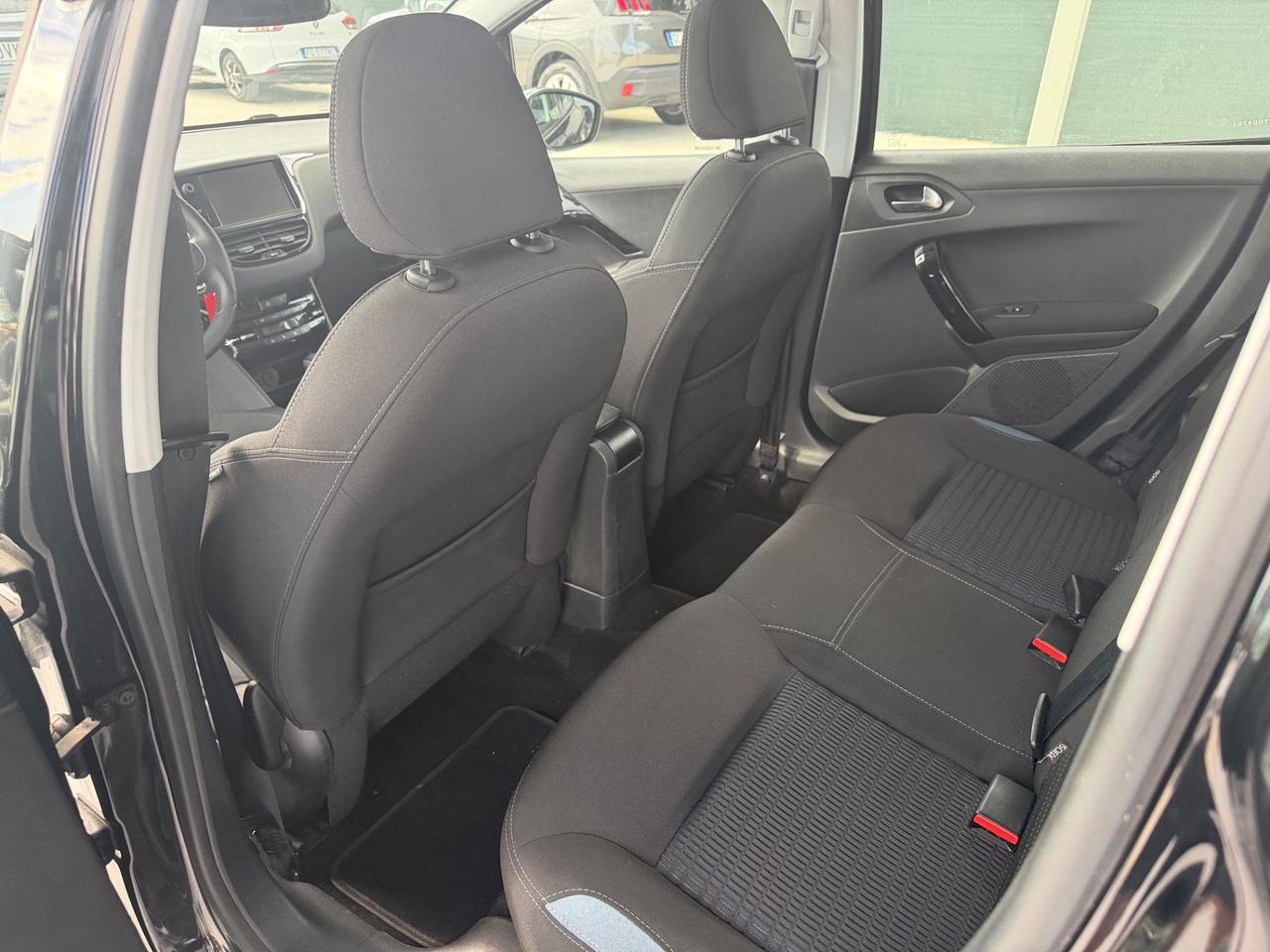 Peugeot 208 1.4 HDi 68 CV 5 porte Allure