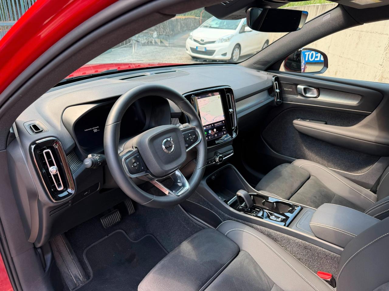 Volvo XC40 B3 automatico Plus Dark