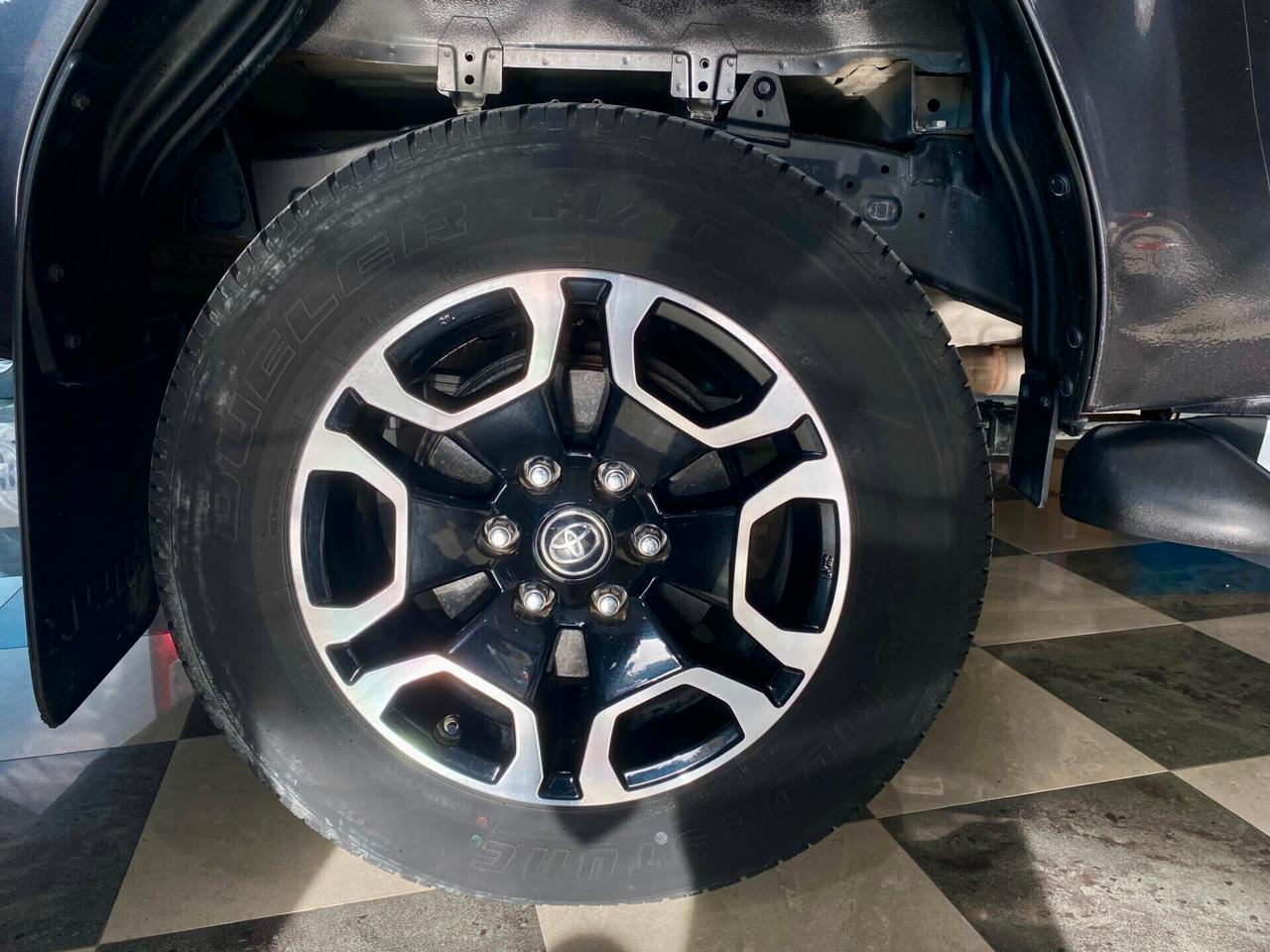 Toyota Hilux 2.4 D-4D A/T 4WD 4 porte Double Cab Lounge-2024