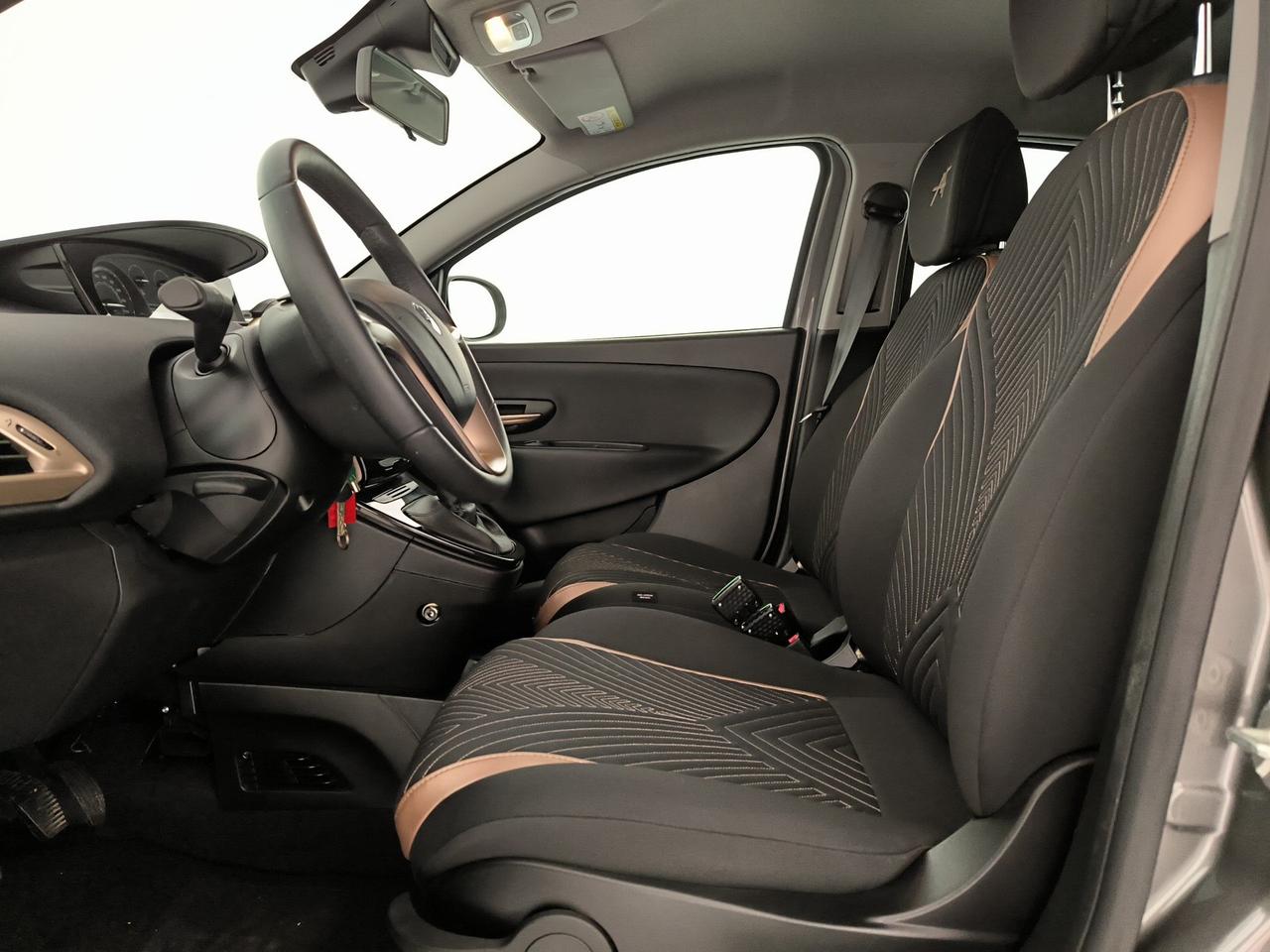 Lancia Ypsilon 1.0 firefly hybrid gold s&s 70cv