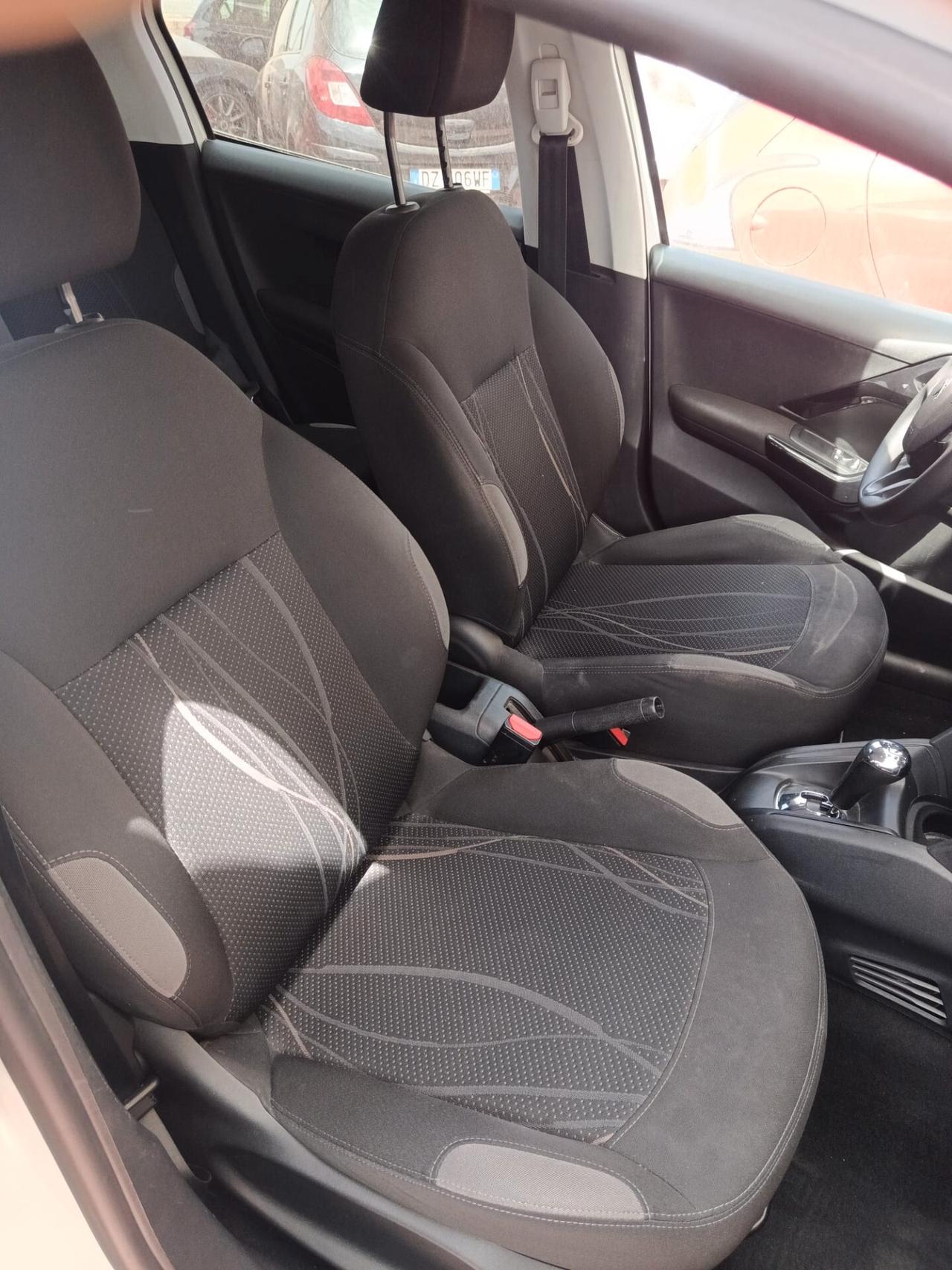 Peugeot 208 1.4 e-HDi 68 CV Stop&Start robotizzato 5 porte