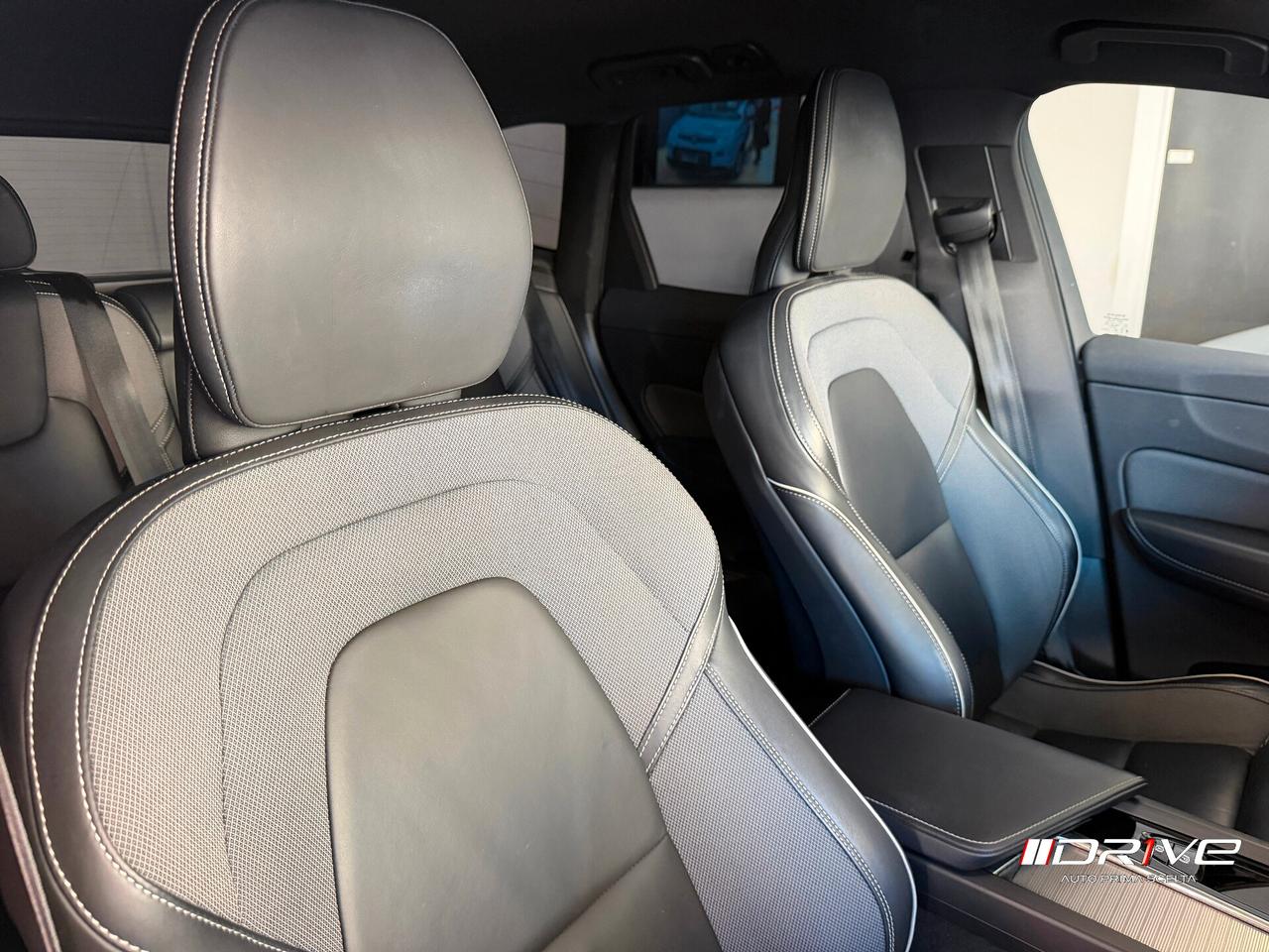 VOLVO XC60 (2017-->) XC60 B4 (d) AWD Geartronic...