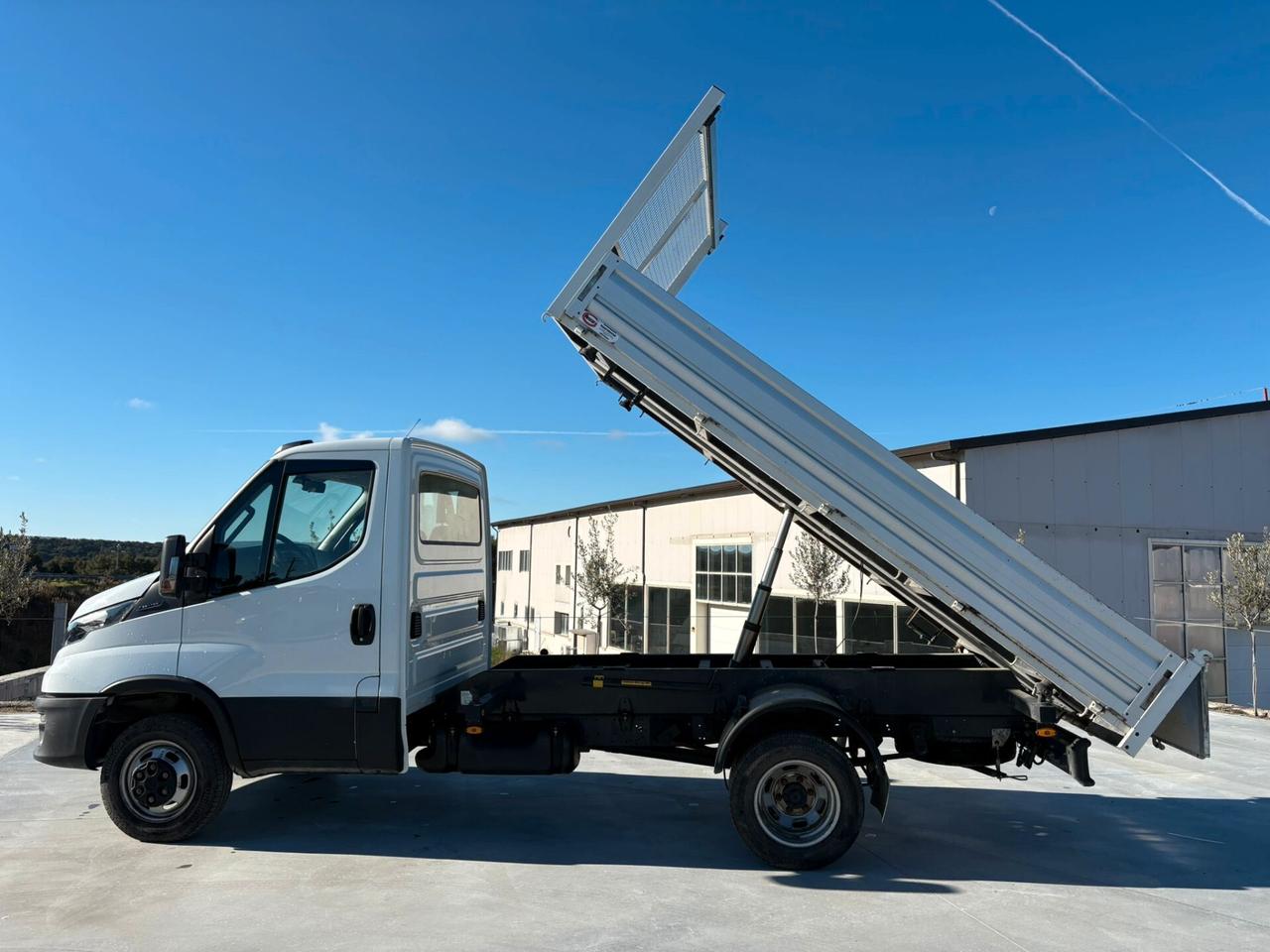 Iveco Daily RIBALTABILE TRILATERALE 35C12