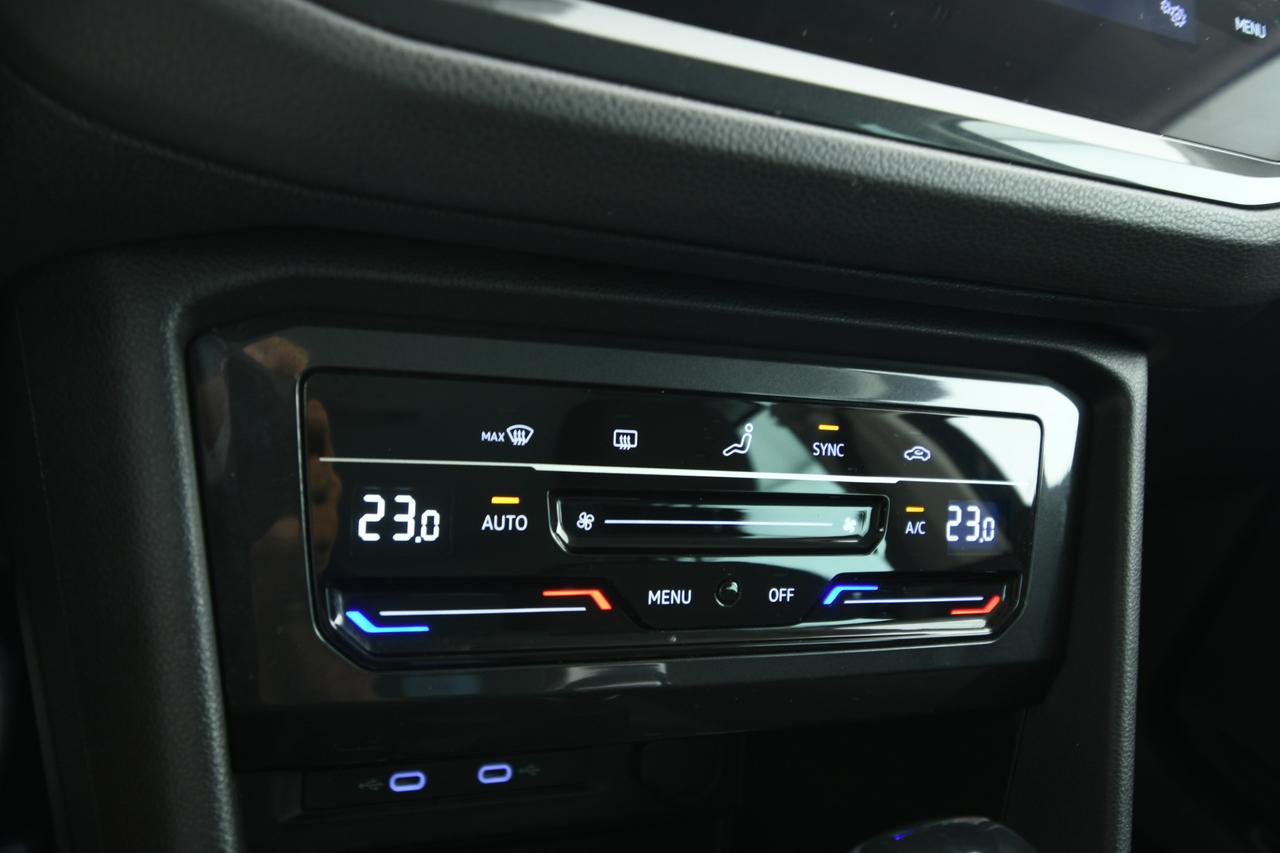 VOLKSWAGEN Tiguan 2.0 tdi Elegance 150cv dsg CAMERA+ACC+APP CONNECT