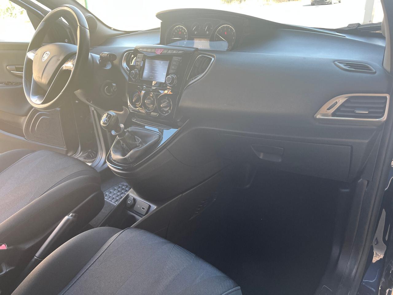 Lancia Ypsilon 1.0 Hybrid Gold 5 Posti