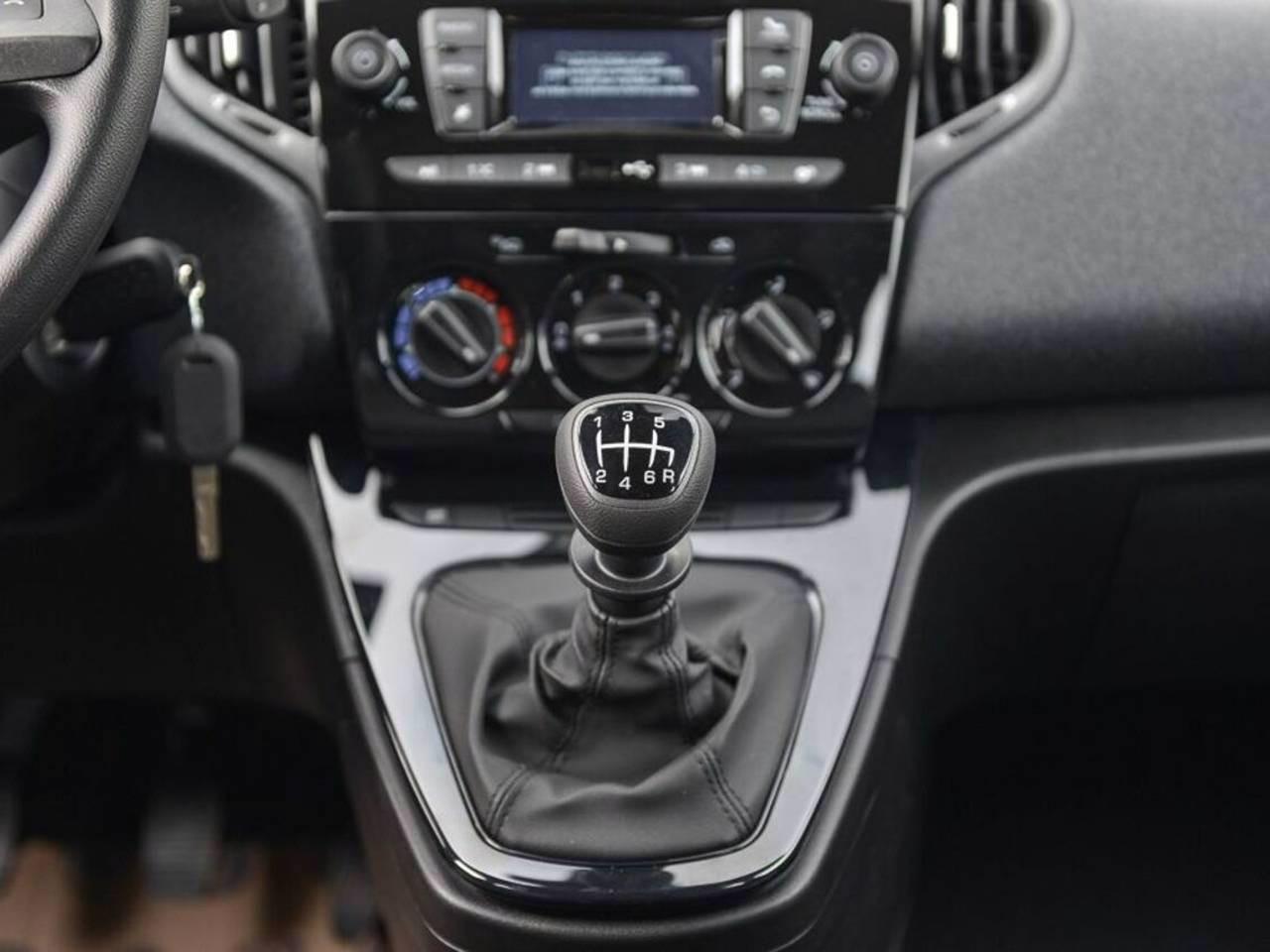 LANCIA Ypsilon III 2021 - Ypsilon 1.0 firefly hybrid Silver s&s 70cv