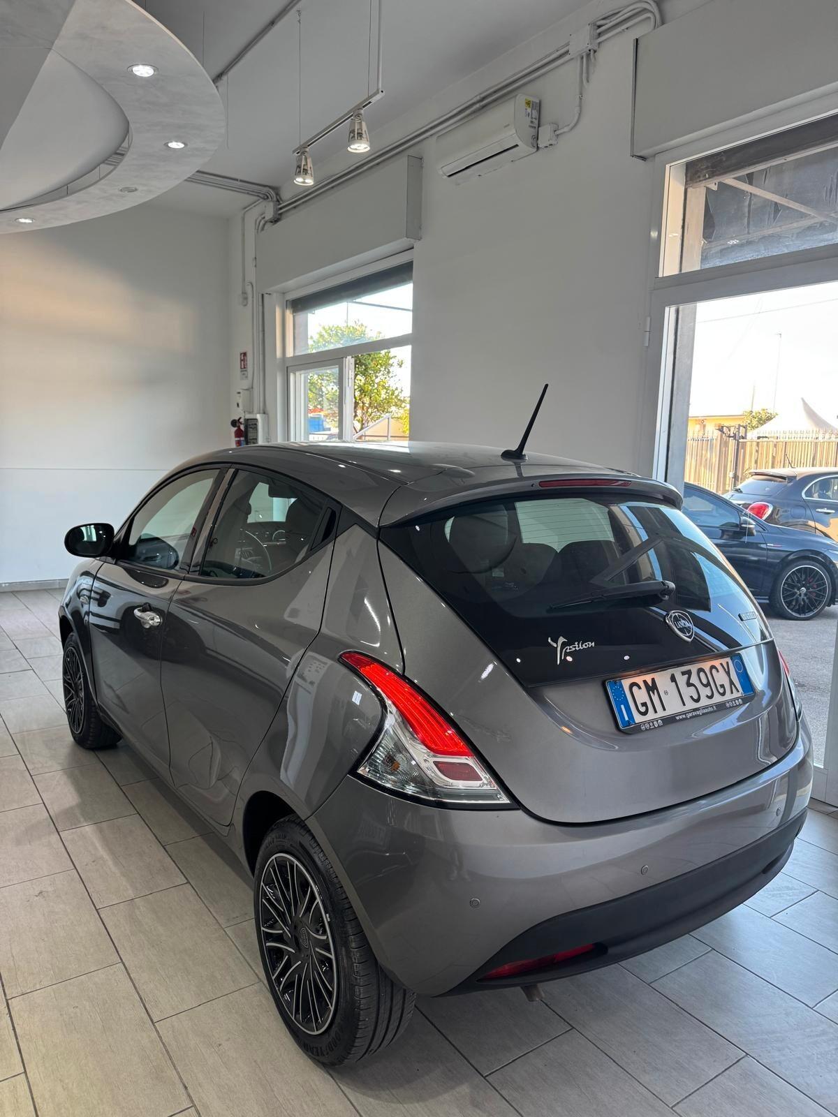 Lancia Ypsilon 1.0 FireFly 5 porte S&S Hybrid Gold