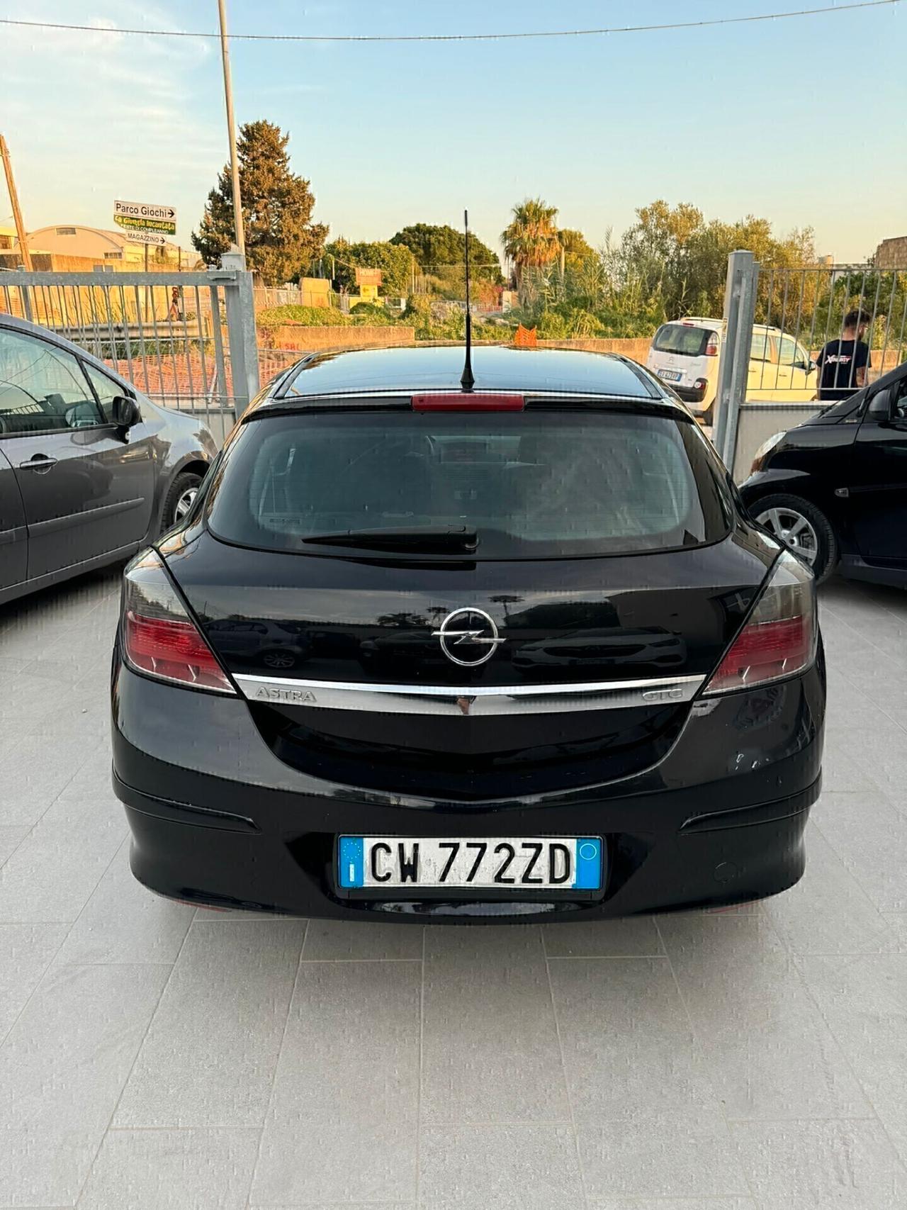 Opel Astra GTC 1.7 CDTI 101CV 3 porte Cosmo