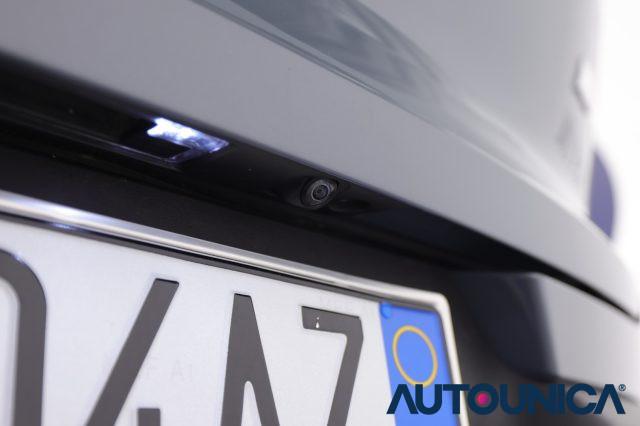VOLVO XC40 T5 RECHARGE PLUG-IN HYBRID R-DESIGN