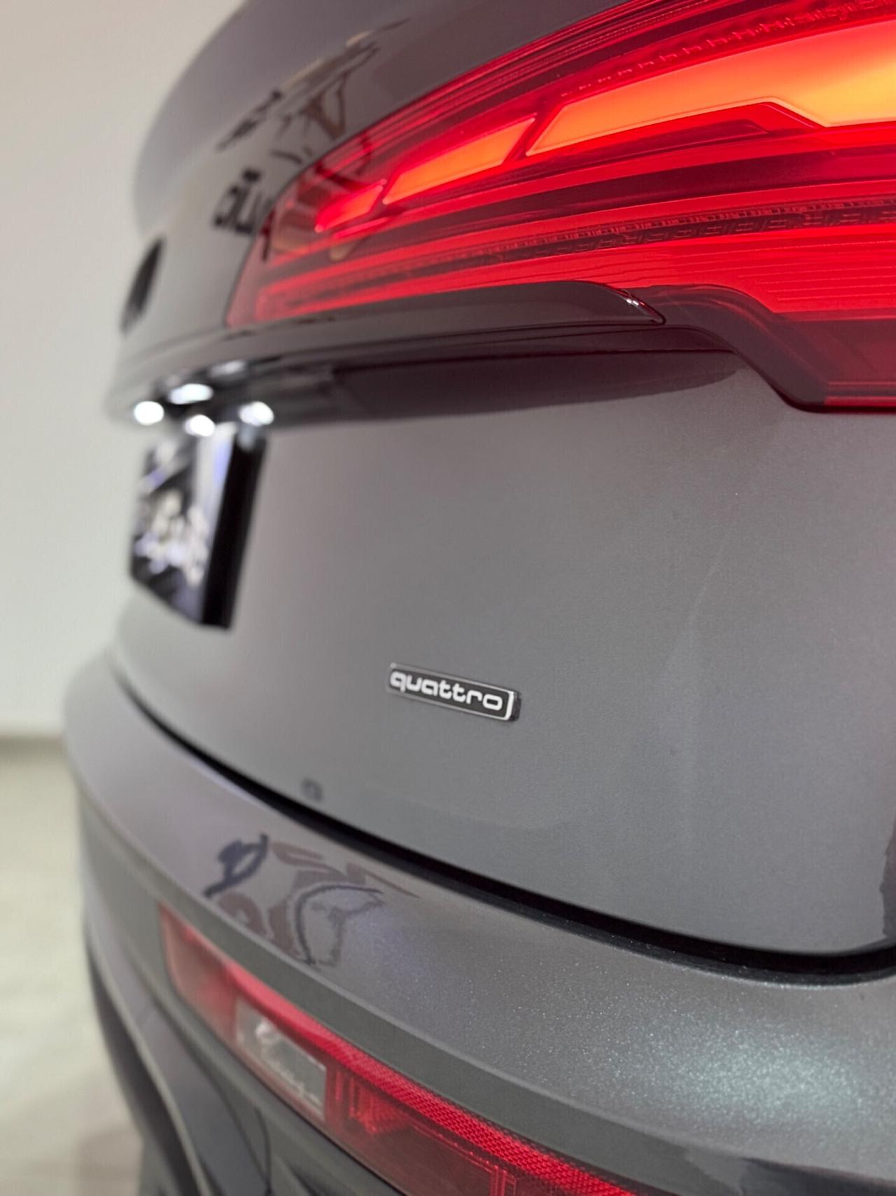 Audi Q5 40 TDI 204 CV quattro S tronic Identity Black