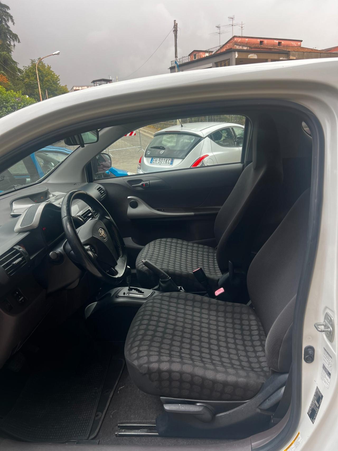 Toyota iQ 1.0 Multidrive AUTOMATICA KM 90 MILA