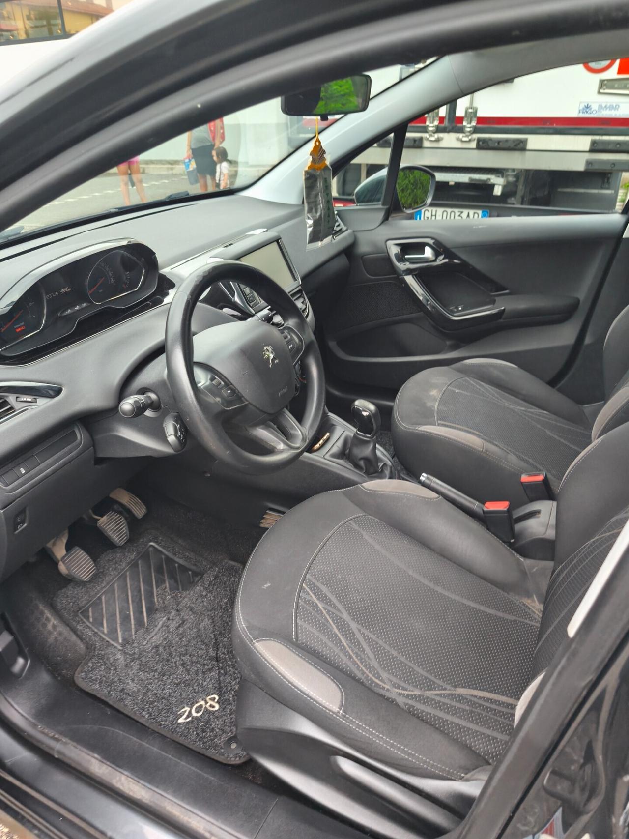 Peugeot 208 1.2 NEOPATENTATI GARANZIA