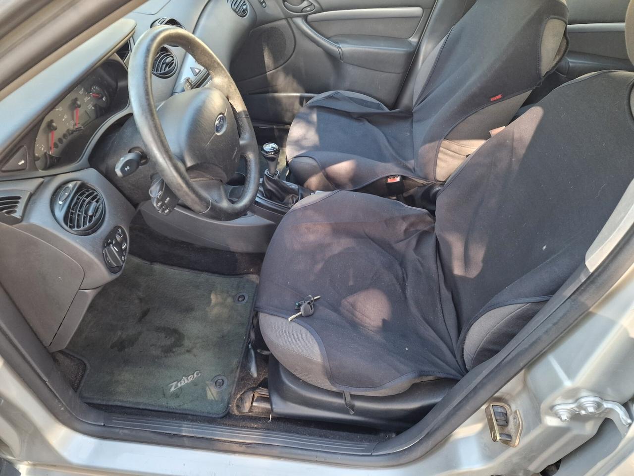 Ford Focus 1.6i 16V cat 5p. Ambiente