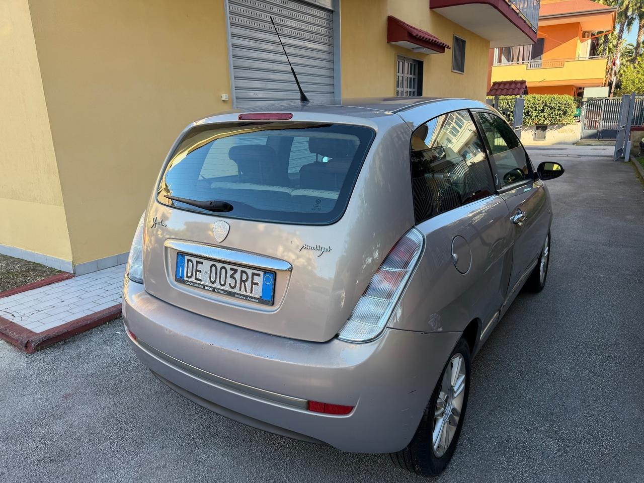Lancia Ypsilon 1.3 MJT 90 CV Blue&Me