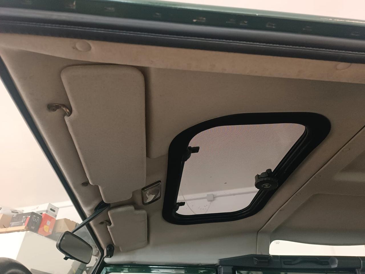 Land Rover Defender 110 2.5 Td5 9 POSTI