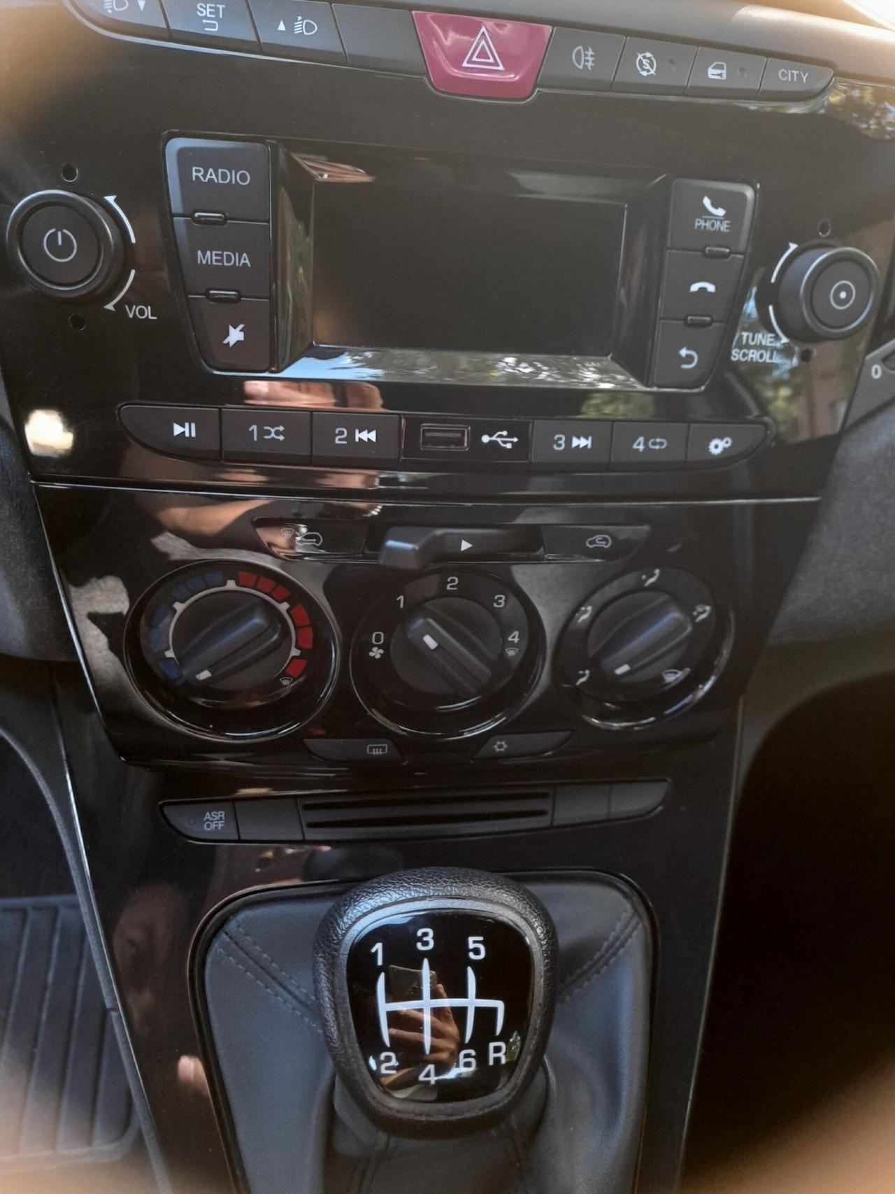 Lancia Ypsilon 1.0 Hybrid Gold