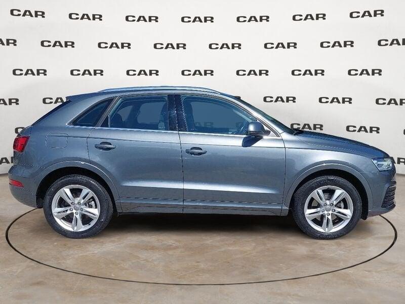 Audi Q3 2.0 TDI 120 CV Business