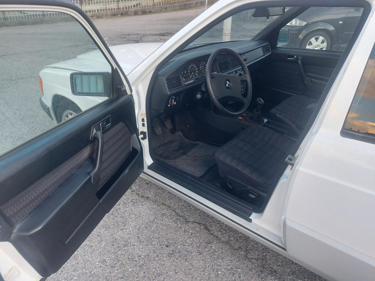 Mercedes-benz 190 2.0 E