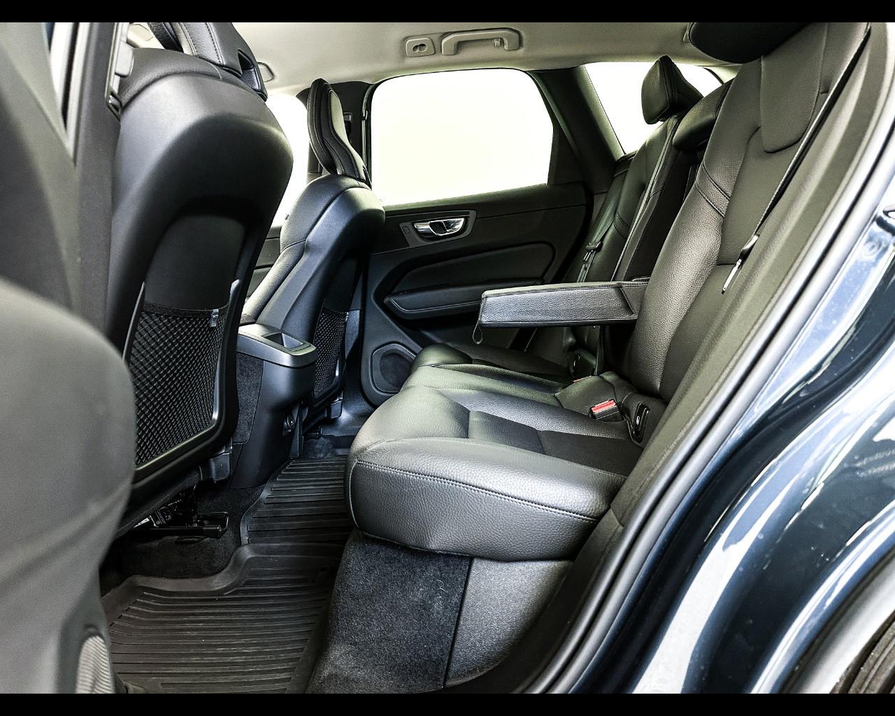 VOLVO XC60 (2017--->) - XC60 B4 (d) AWD Geartronic Inscription