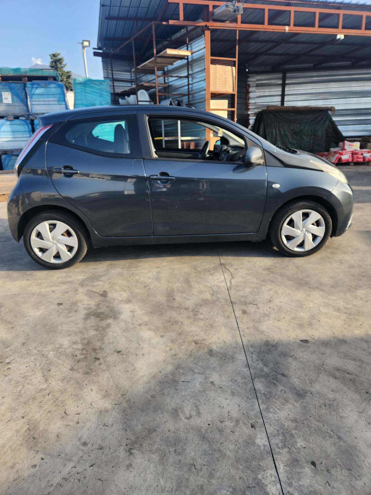 Toyota Aygo 1.0 VVT-i 69 CV 5 porte x-wave
