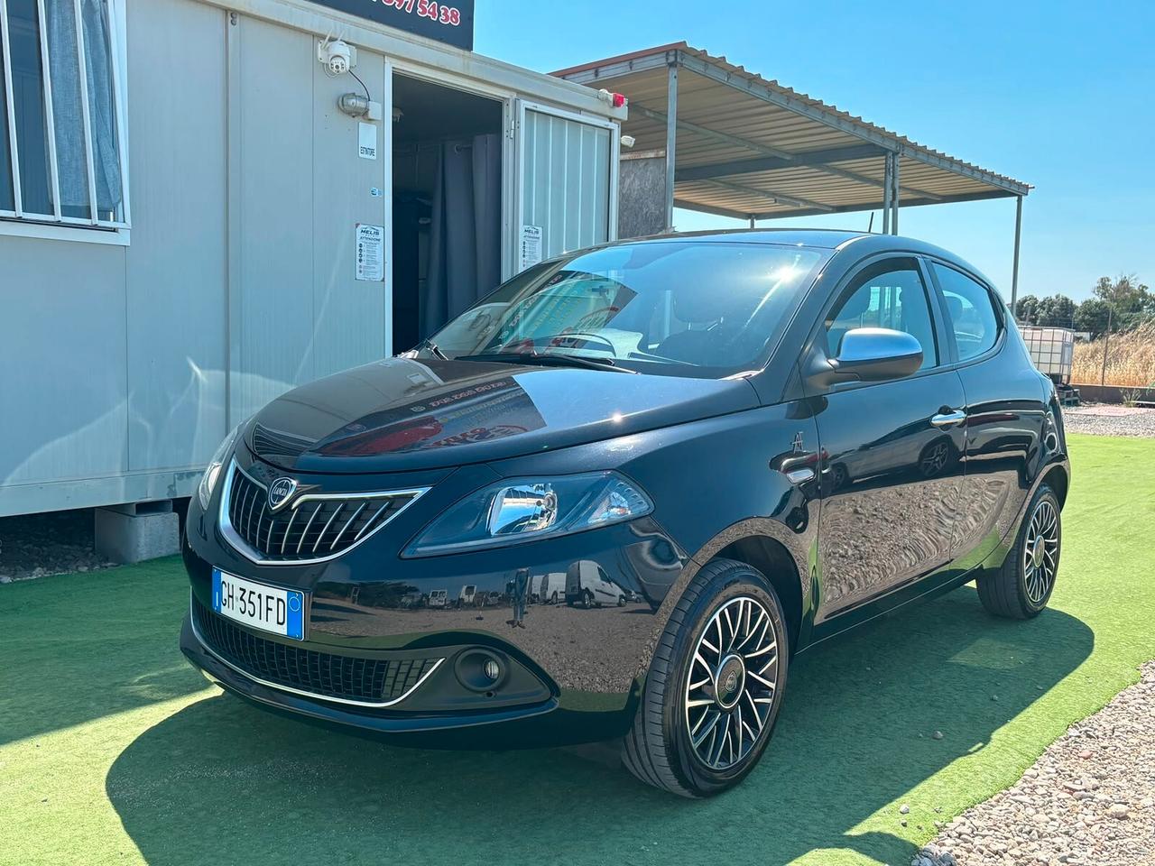Lancia Ypsilon 1.0 Hybrid/ Benzina