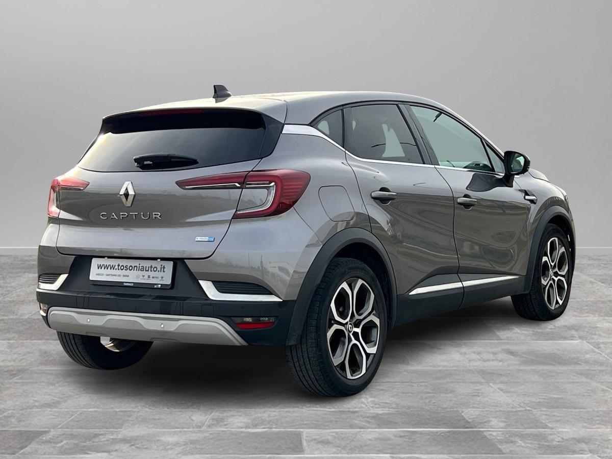 RENAULT Captur 1.6 E-Tech hybrid Initiale Paris 145cv auto
