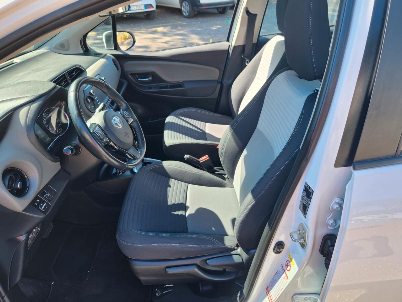 Toyota Yaris 1.5 Hybrid 5 porte Business garanzia permute finanziamenti