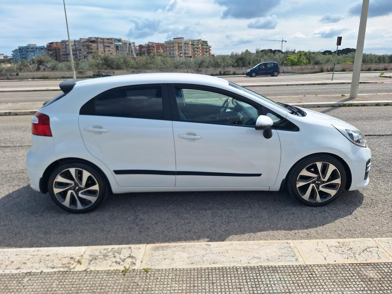 Kia Rio 1.4 CRDi 5p. Cool - 2015