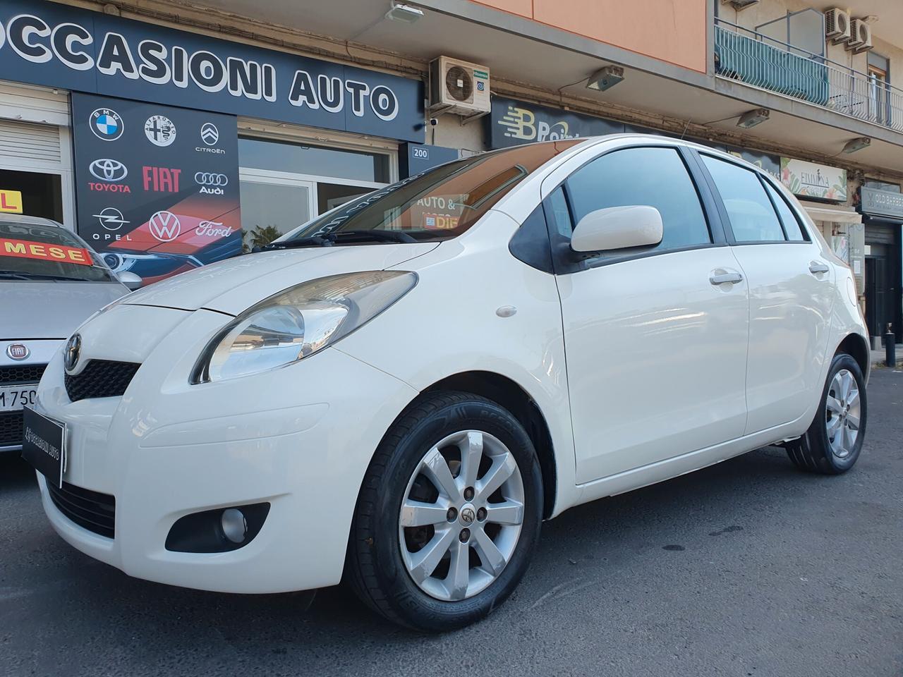 Toyota Yaris 1.3 5 porte Sol benzina anno 2011 km 135000