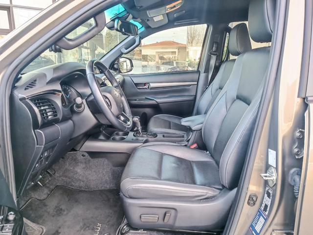 TOYOTA Hilux 2.8 D A/T 4WD 4 porte Double Cab Invincible